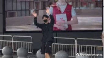 李现去长沙了，看到李现的人都好幸福啊。他去录制什么了？