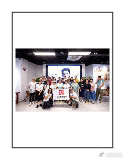 #眼镜戴了和没戴是两回事# 国际聋人节来临，雷鸟带来暖心体验活动。雷鸟iO把话语实时转为镜片字幕，听障朋友直接看见表达，摆脱转述，实现普通人一样自然的面对面交流#AI眼镜给听障人士开了一扇窗##等我戴上眼镜你再说# ​