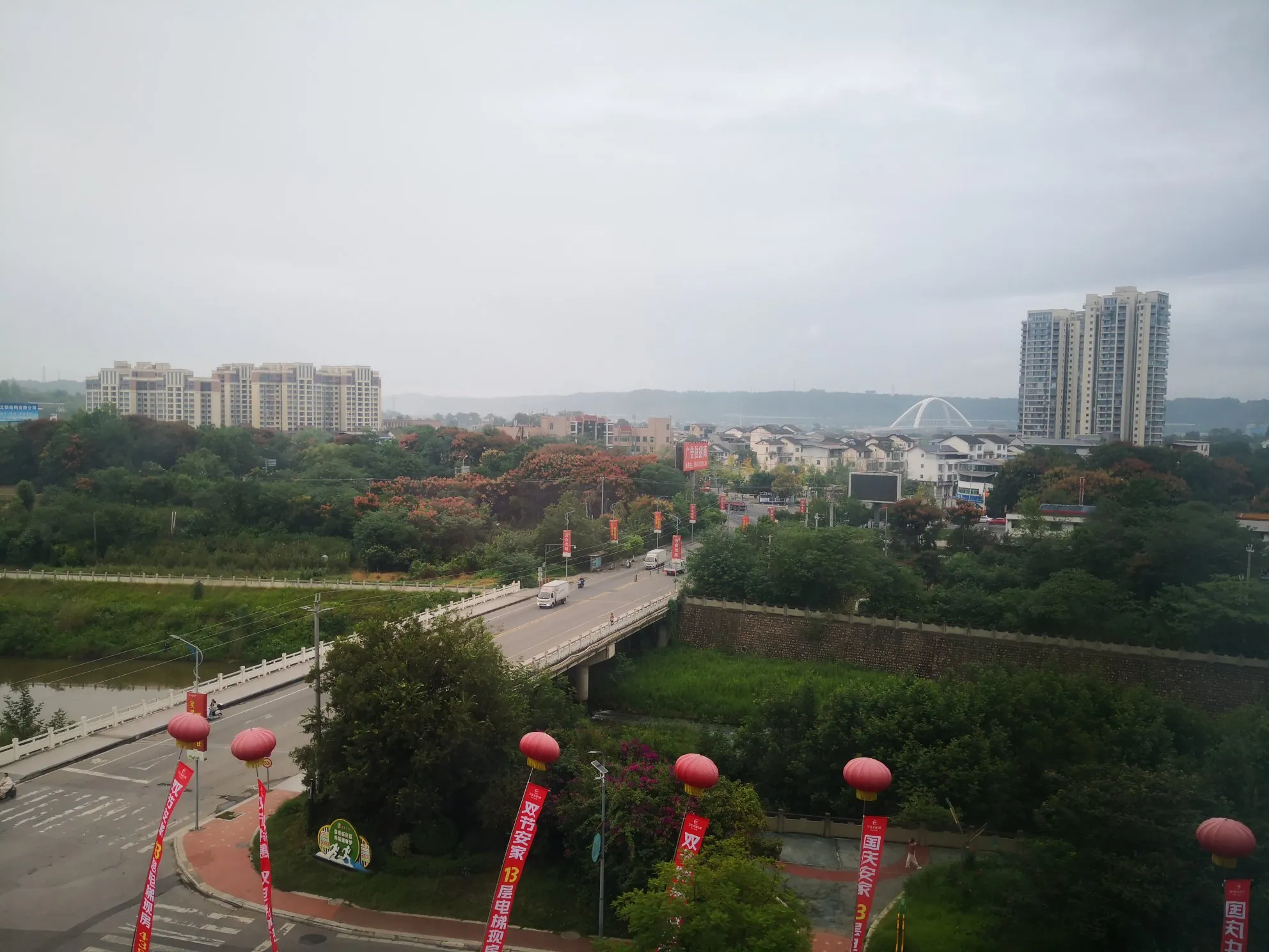 国乒00后新星林诗栋有多牛他是国乒重点培养的00后新星，年纪轻轻就进入了国家队主力层