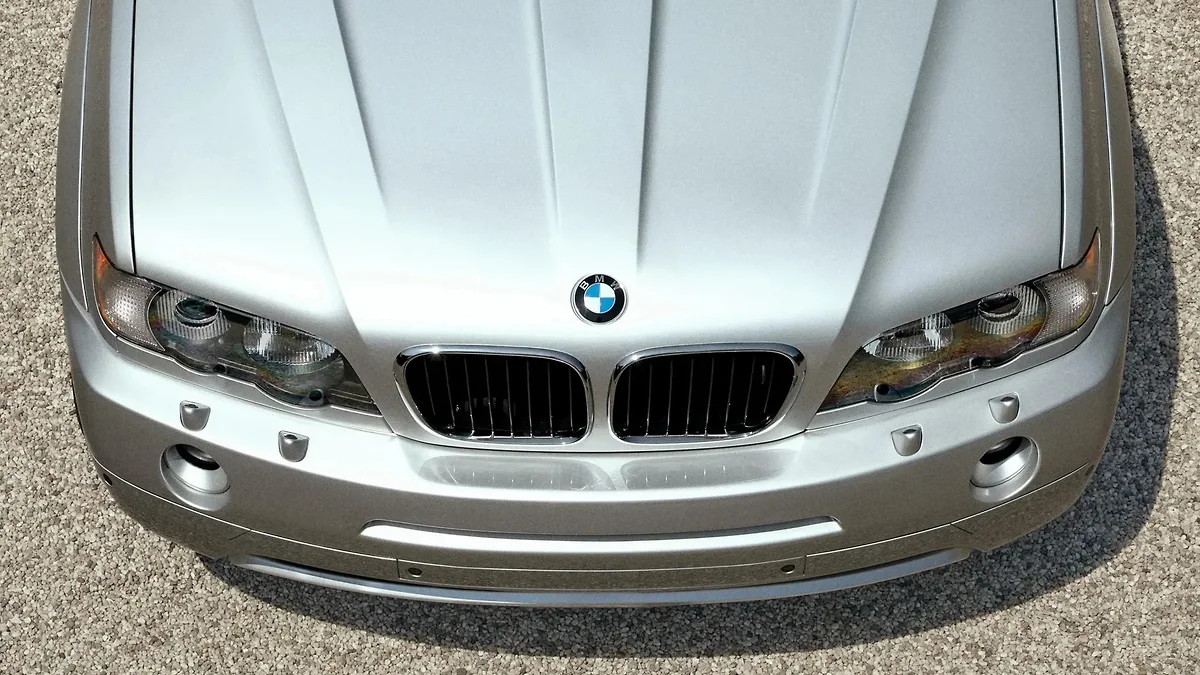 Первый BMW X5 оснастили пятилитровым V10 и механикой

Компания BMW в коллаборации с нью-йоркским брендом одежды Kith представила двойной проект, посвященный кр ​