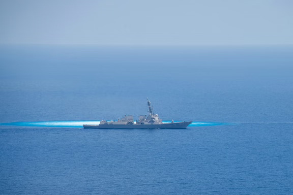 美国海军伯克Ⅲ型驱逐舰DDG-128于7月21日执行了其第一次全舰冲击测试，预计于10月3日正式服役 ，这将是美国海军第二艘正式服役的伯克Ⅲ型驱逐舰，其首舰DDG-125于2023年10月7日服役，也就是说三年来美国海军没有服役一艘伯克Ⅲ型驱逐舰！