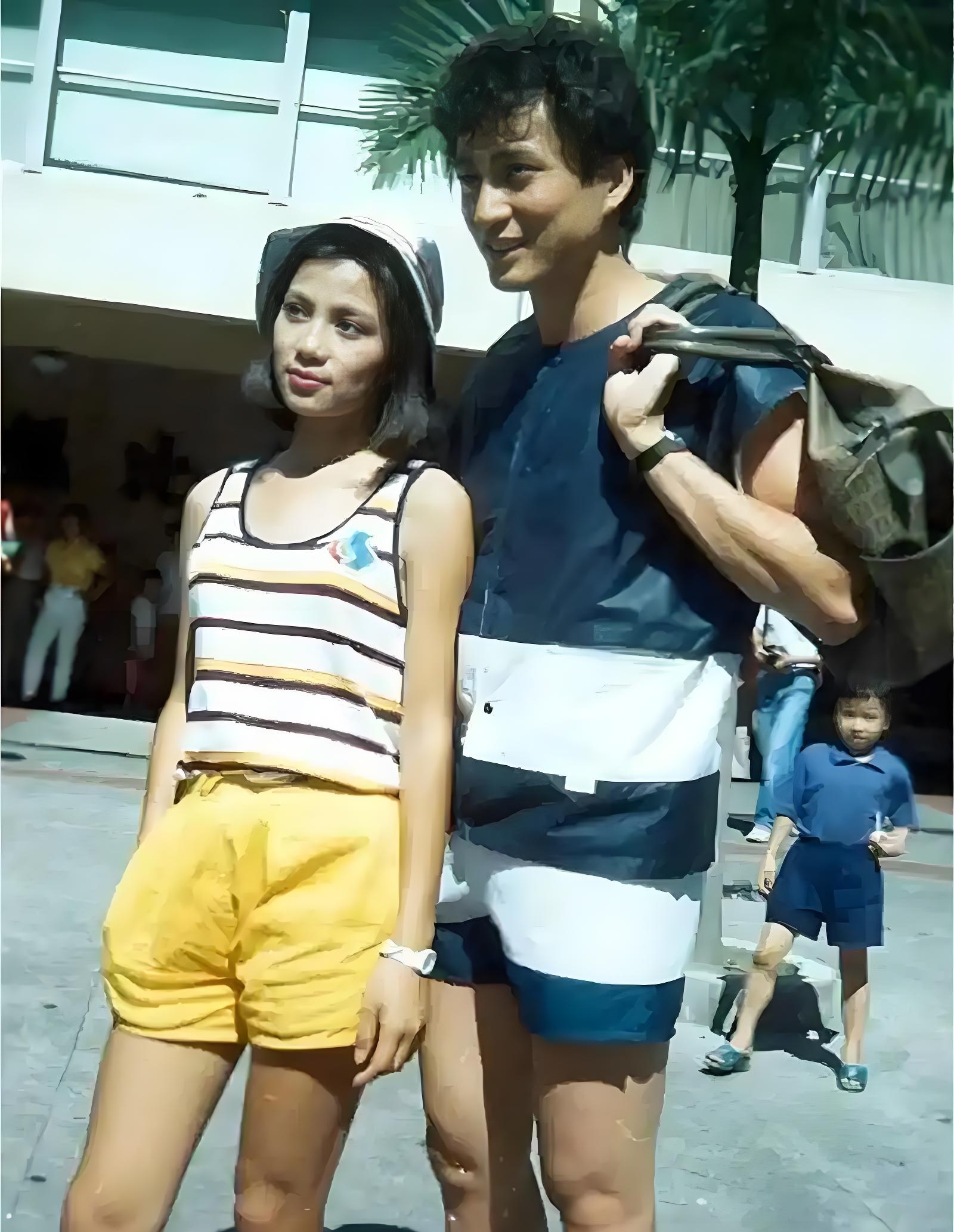 汤镇业和翁美玲，当年他们还正在热恋期，两个人脸上充满幸福的笑容