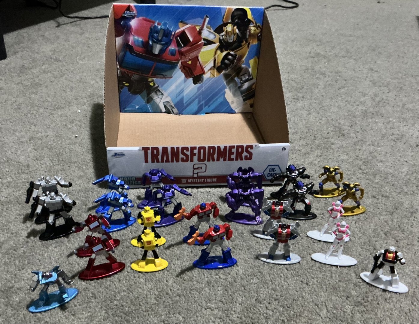 【变形金刚新闻】Jada Toys 纳米金属人偶闪亮袋

通过一个 阿里巴巴列表 ，我们首次看到了新的 Jada Toys Nano Metalfigs Bling Bags。 这些是之前一些Nano Metalfigs压铸人偶的再版，以18件装出售，外加两款新的重涂。请阅读以下完整列表： 擎天柱（带能量斧） 威震天 大黄蜂 震荡波 声波 铁皮 擎天圣 ​