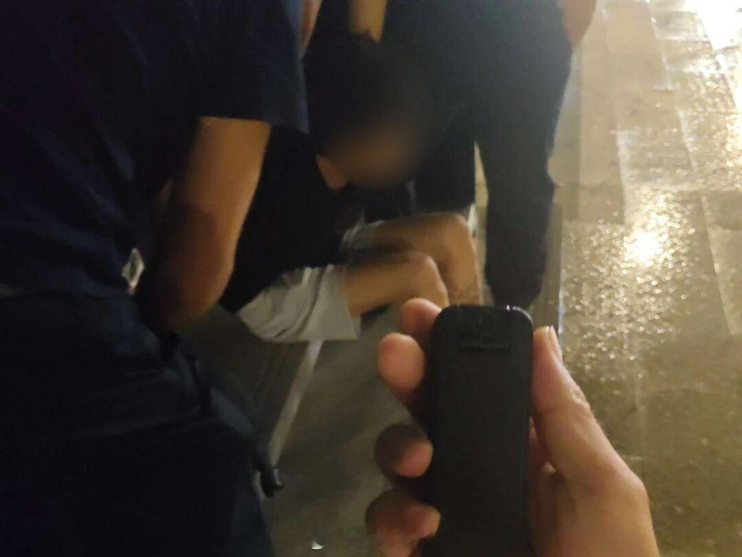 【#骗子感叹“杭州反诈太厉害了”#】
近日，临安公安锦城派出所民警发现辖区居民吴女士存在极高的电信网络诈骗受害风险。但此时吴女士言语抵触、神情闪躲。民警联系其家属到场共同开展劝导工作。反复劝说下，吴女士终于放下戒备，配合民警查看手机相关信息。吴女士已按照诈骗分子要求，筹集完毕6.8万元 ​
