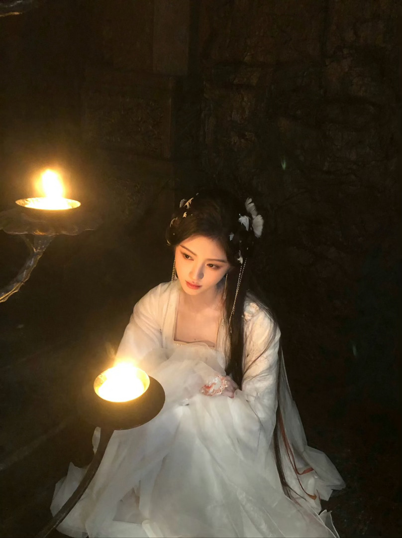 [超话]  遇见你爱意汹涌 看世间万物都浪漫心动  ​​​