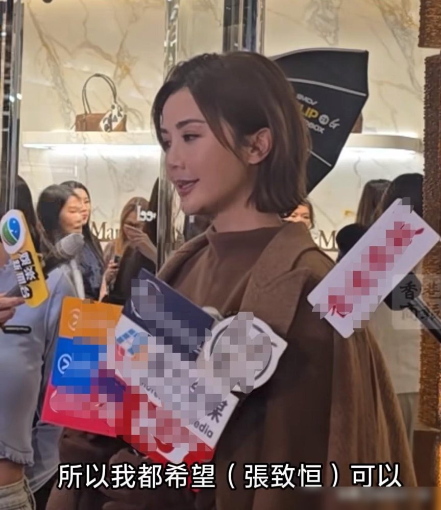 阿Sa把借出去的钱，直接当红包发了，然后拉黑。
张致恒又来借钱，她回得很干脆：不借了，前朋友。
记者问细节，她说那笔旧账就当给他孩子的利是，不要了，也不打算再联系。
话讲得软，事做得绝。
现在的阿Sa刚结婚，老公是小10岁的健身教练，婚后首次露面状态很稳。
她劝张致恒那句才狠：脚踏实地，自