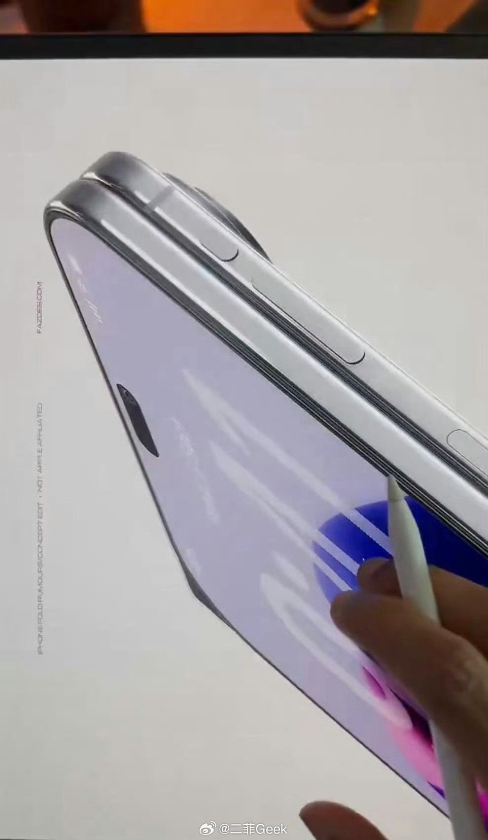 #iPhone Duo#

苹果首款折叠屏不叫iPhone Ultra
叫iPhone Duo
目前预估售价2000美元起
明天凌晨发布
讲真
本来对苹果首款折叠屏没啥兴趣
毕竟也是见过很多折叠屏的人了
但是现在离发布会越来越近反而开始感兴趣
竟然想买了
这啥心理啊[泪奔] ​