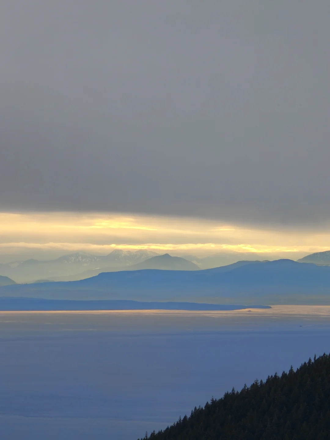 在Mt Cypress遇到美丽的落日和冰晶