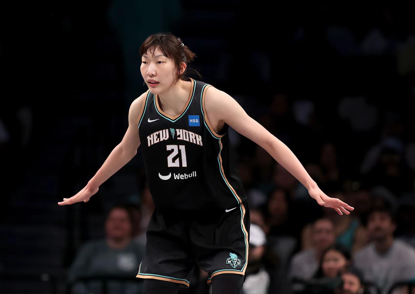 昨日WNBA季前赛中，纽约自由人队91比109不敌印第安纳狂热队。中国...