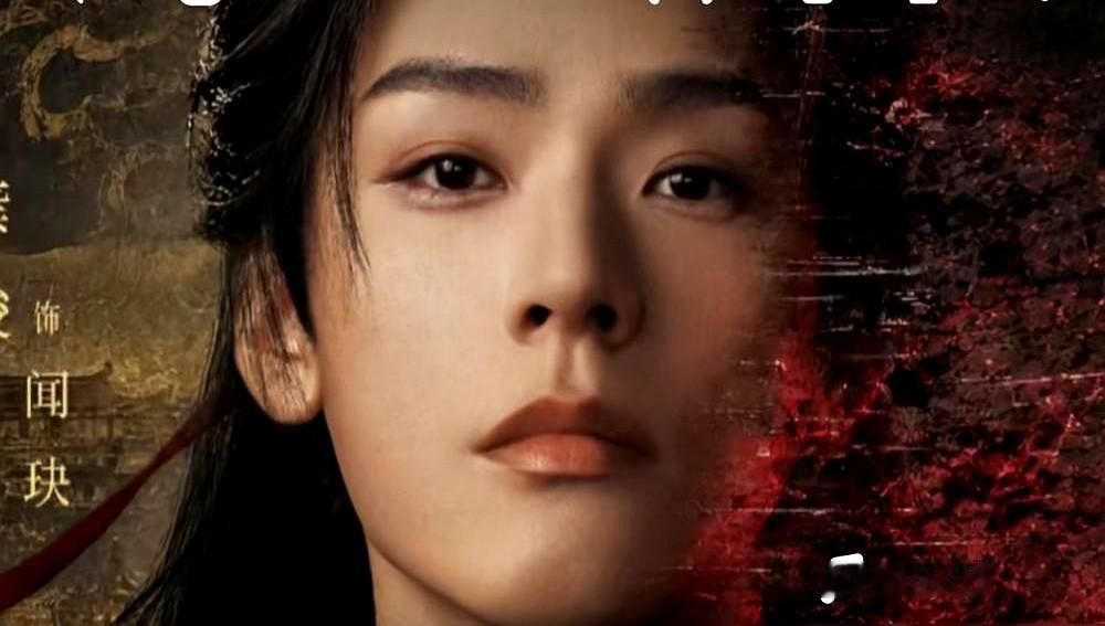S+古装大剧官宣，男女主不撒糖，男主直接在牢里装疯卖傻。

《豹隐南山》这局下得绝。龚俊演了个表面疯癫、暗地算账的囚犯，宋轶特别出演来镇场。两人不玩硬凑CP，纯搞朝堂复仇，一疯一稳当面硬刚。

导演是拍《唐朝诡事录》的柏杉，拿单元案串主线。这排面一出，原本盯番位撕扯的人全闭了嘴。大家早看吐了流水线古