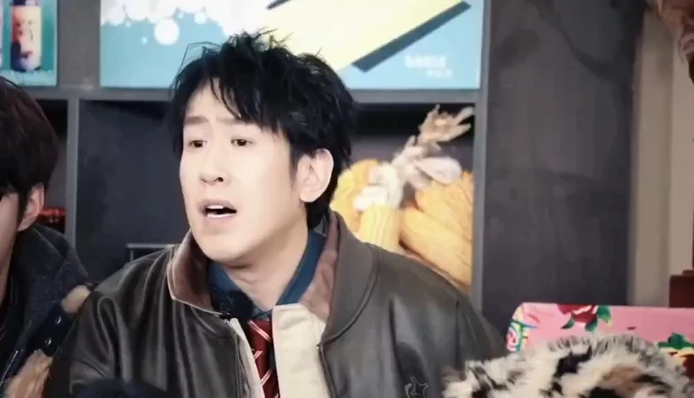 给我们耀丸整害羞了 #刘耀文