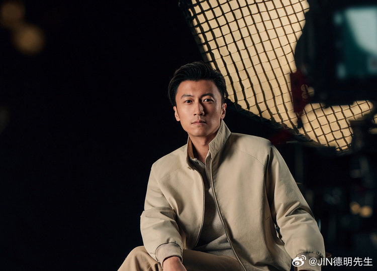 #谢霆锋[超话]# 谢霆锋每日一图（40）锋哥每日一图（40）#靳理政[超话]##锋味##谢霆锋# ​