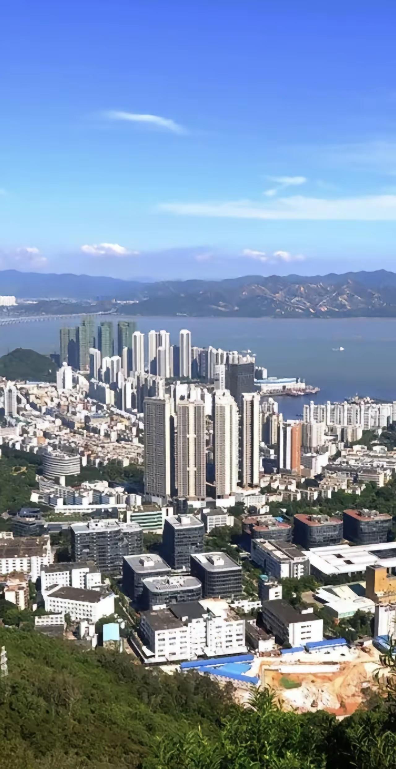 我国没有上市的四家民营企业：

1、华为：深圳  任正非

2、大疆：深圳  汪滔

3、娃哈哈：杭州 宗庆后

4、老干妈：贵阳 陶华碧

这四家企业有个共同点，老板骨子里都有一股&