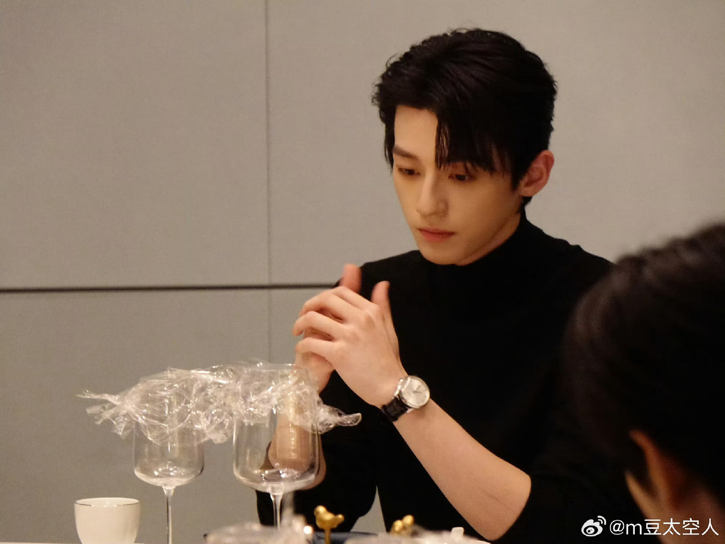 #赖伟明[超话]#  lwm #向全世界安利赖伟明# 
你的固执 委屈 隐忍 迈巴赫 保时捷 宝马 帕拉梅拉 银行卡 红包 转账 现金 别墅 私人飞机 古董 名画黄金 公司 股份 我照单全收
​