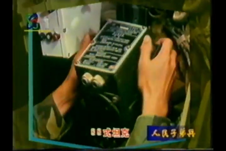 算小番外，接续前文

除了先生产的79式坦克（约300辆）是向以色列订购的“尼姆罗德”（Nimrod / נמרוד）火控以外，国内后续还额外订了大约数十套37A火控系统，用于配备自用改进的第二代主战坦克80-I，即88式主战坦克。

图中可见88式的火控布局跟79式基本相同，即以色列EL-OP ​