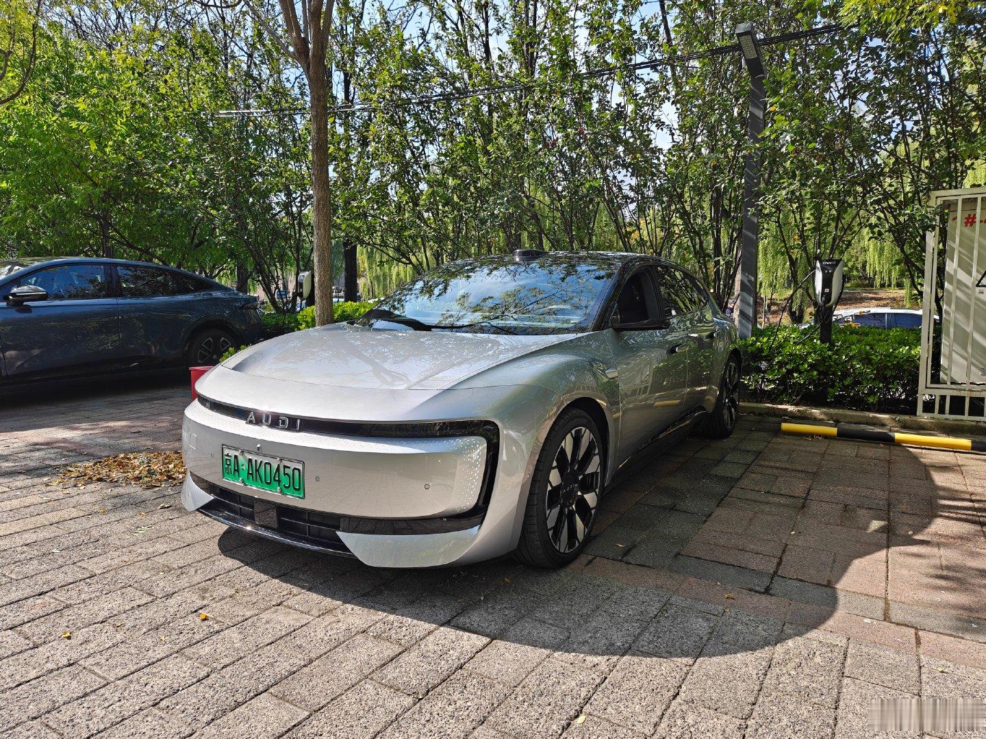搞台AUDI E5开一开~  ​