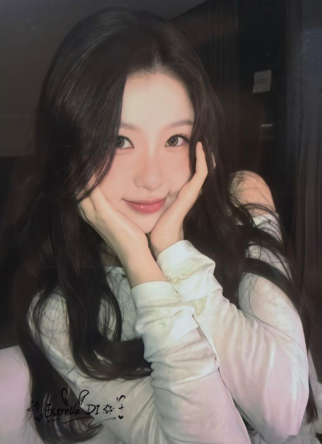 #虞书欣[超话]# 那天我不是在刷视频吗 然后突然刷到那个女的 叫虞书欣嘛 之后我立马就懵逼了 因为就是太萌了吧 把我萌懵逼了 我真的很懵逼 我觉得他是世界上最可爱的人。#虞书欣何盼##虞书欣# ​