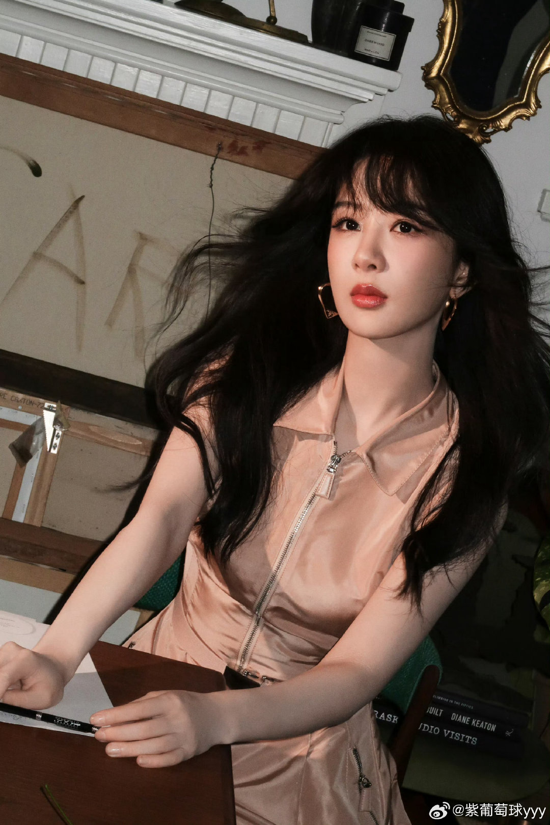 #杨紫[超话]##‍杨紫李祯# yz#‍杨紫家业#

做你想做的，爱你想爱的。爱你千千万万遍


【杨紫家业 jy 杨紫李祯 lz】 ​