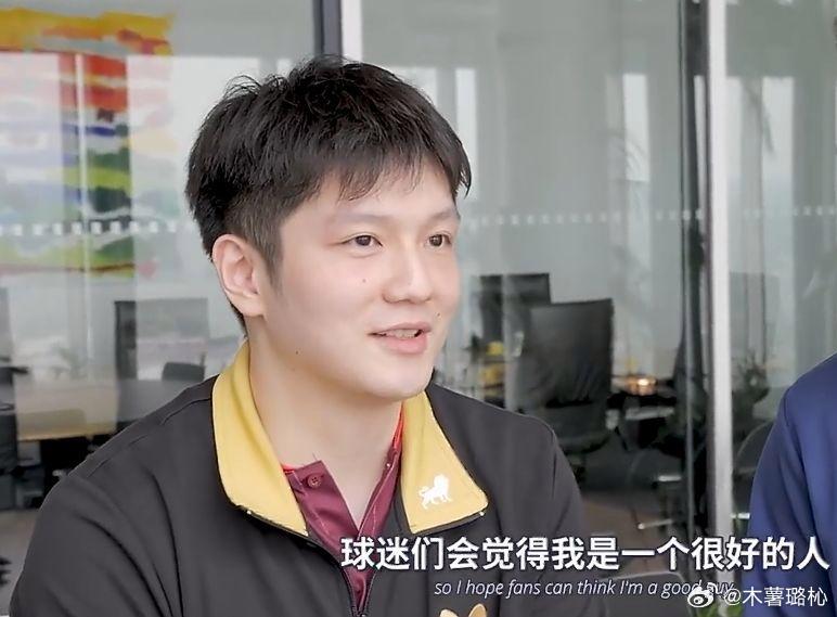 2026年10月2日消息，男乒奥运冠军樊振东在杜塞尔多夫的宣传片发布，在此期间好友波尔问及对外界球迷的看法，他表示希望大家认为自己是一个好人，是一个好的运动员，这番深情表白也让大家为之动容，很多球迷纷纷在社交媒体留言，为樊振东送上鼓励与祝福，盼着他越来越好。 ​