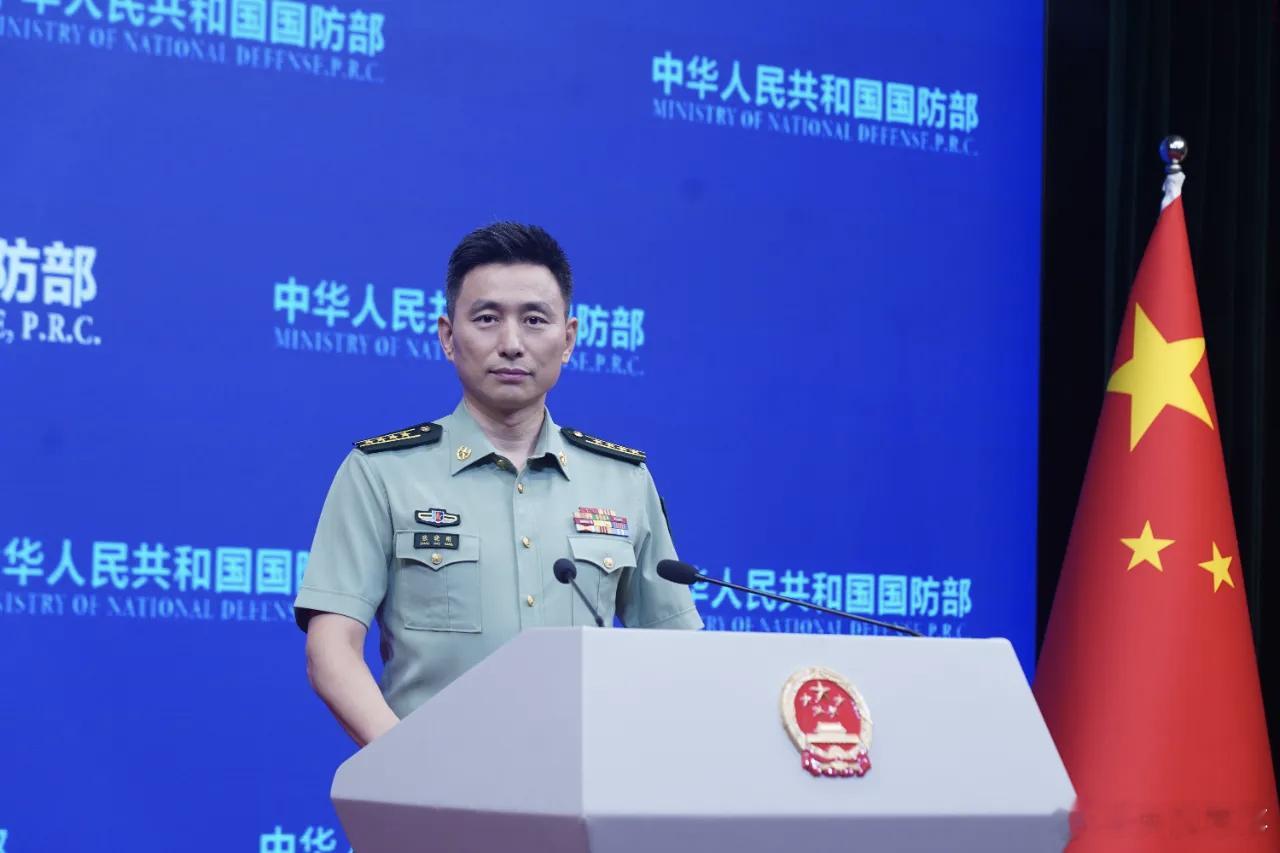 【#国防部评价中泰鹰击2026联合训练#】今天，国防部新闻发言人张晓刚大校表示，中泰“鹰击-2026”空军联合训练在泰国空军乌隆、廊曼基地举行，这是两国空军第9次联训。中方出动歼击机、预警机、加油机、直升机及地导武器等多型装备参训，此次联训指挥融合更深入，参训力量混合编组，成立联合指挥中心， ​