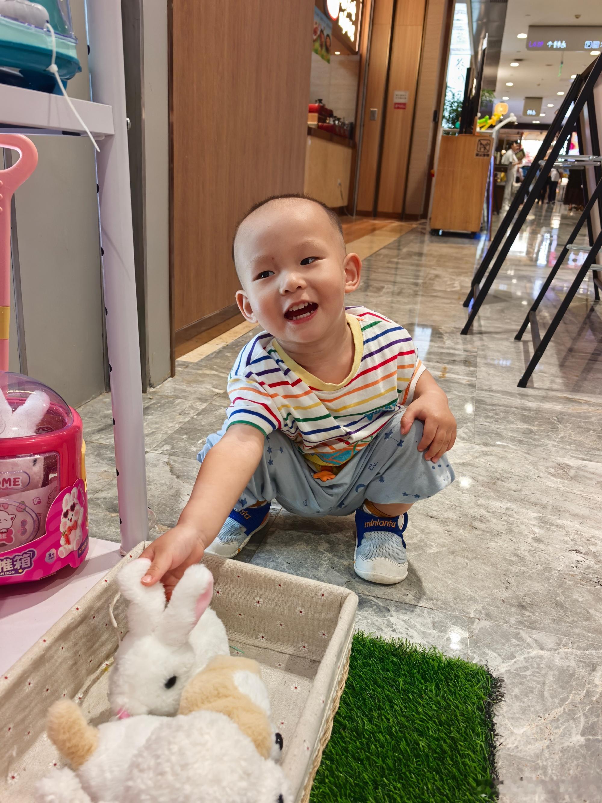22月。今天满22个月，语言说话毫不费力了，小兔子、小老鼠，儿歌溜溜的...