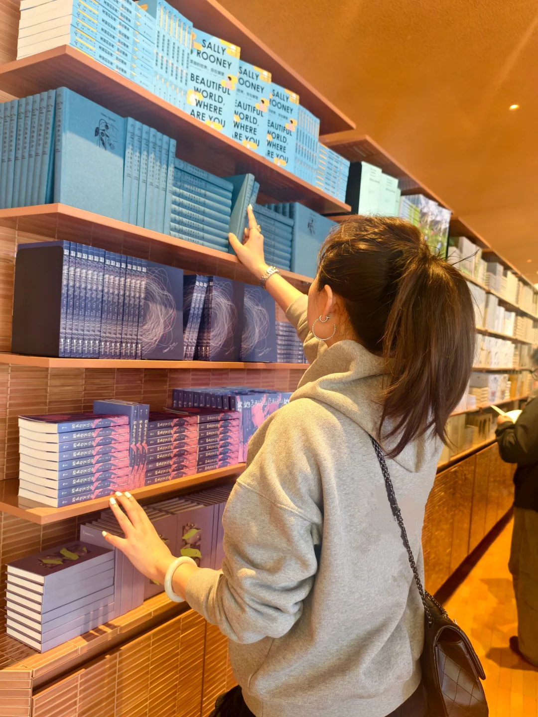 于山城一隅，听见她翻动山海