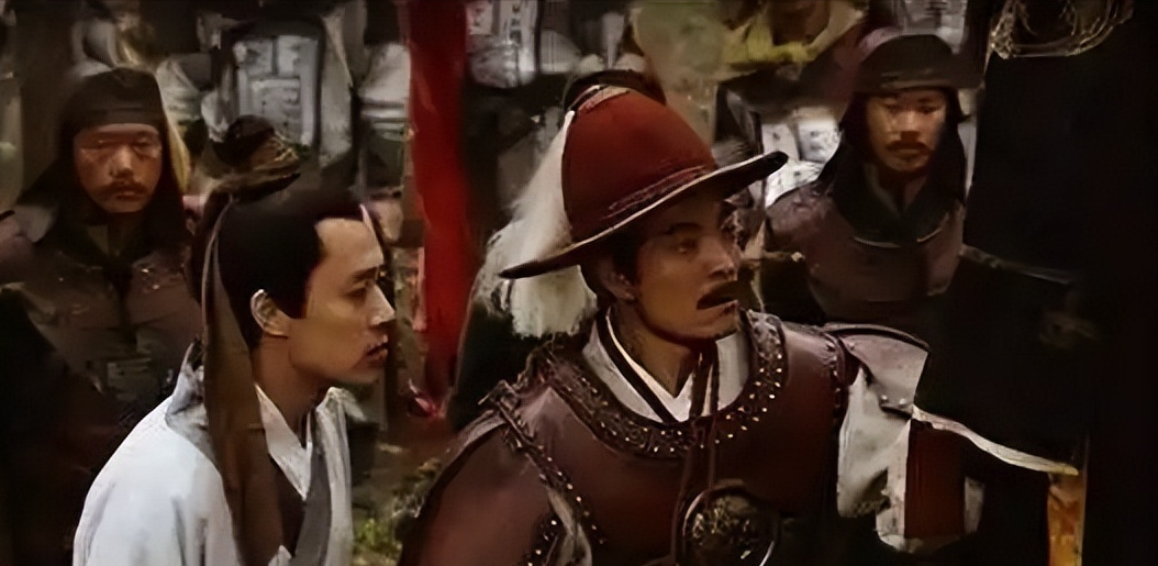 1642年，李自成亲率百余轻骑闯进结拜兄弟的大营，说是商议军情，转身就在卧室里补了一刀。这个死于自己人手里的头目，绰号&34;曹操&34;，此前刚救过李自成两次命。 
 
罗汝才是陕西延安人，早年家境贫寒，赶上崇祯年间陕北大旱，官府照样催粮逼税，走投无路的人只能扯旗造反，他就是其中一个。这人打仗不算最猛，但脑子