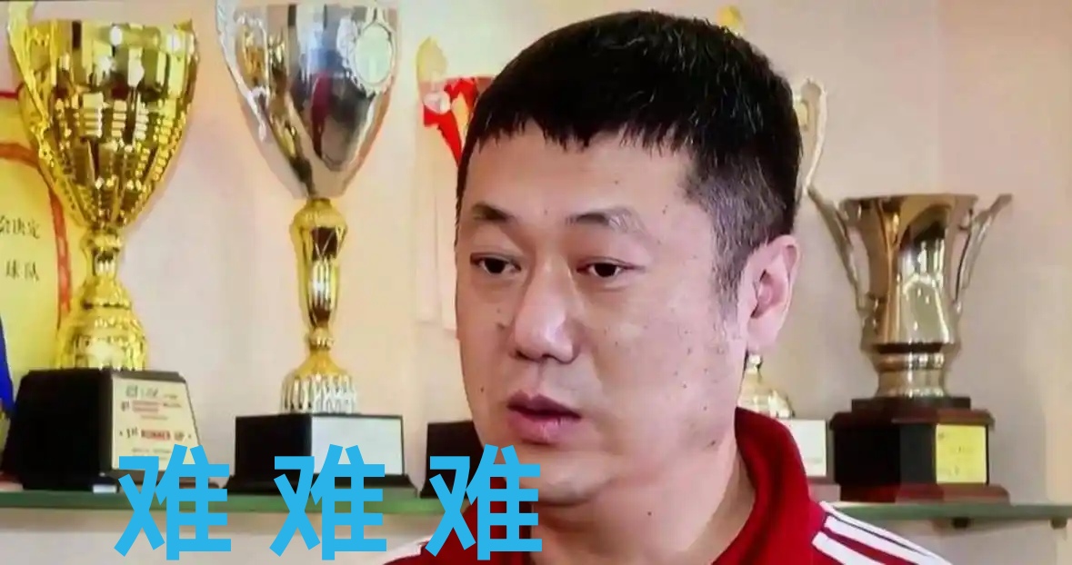 中国三大球跌入了低谷，男女篮双双在亚运会半决赛被淘汰，男排成绩就更差了，足球就更不提了，女排在亚锦赛失去奥运会入场券后， 好在亚运会上打败了泰国和日本队赢回了一点面子。
中国女排在亚运会半决赛3比2险胜泰国队，不然赵勇教练的位置非常危险了。其实中国女排的危机并未解除，明年打世联赛和世界杯难度将更大，