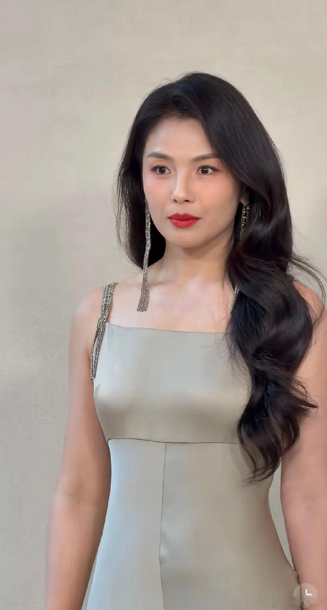 刘涛是内娱同龄女星保养的最好的，头发真好真多 ​