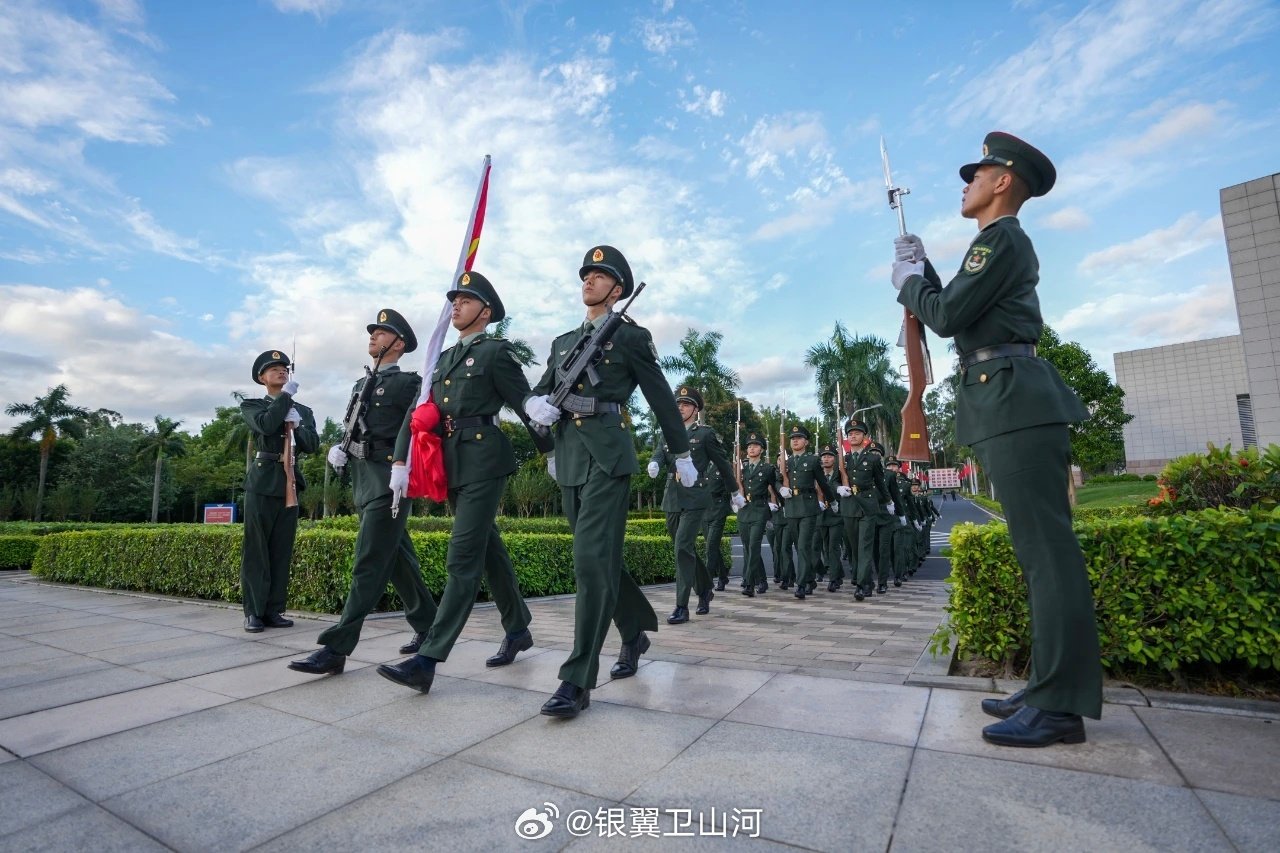 满腔热血报家国
点赞致敬中国军人 ​