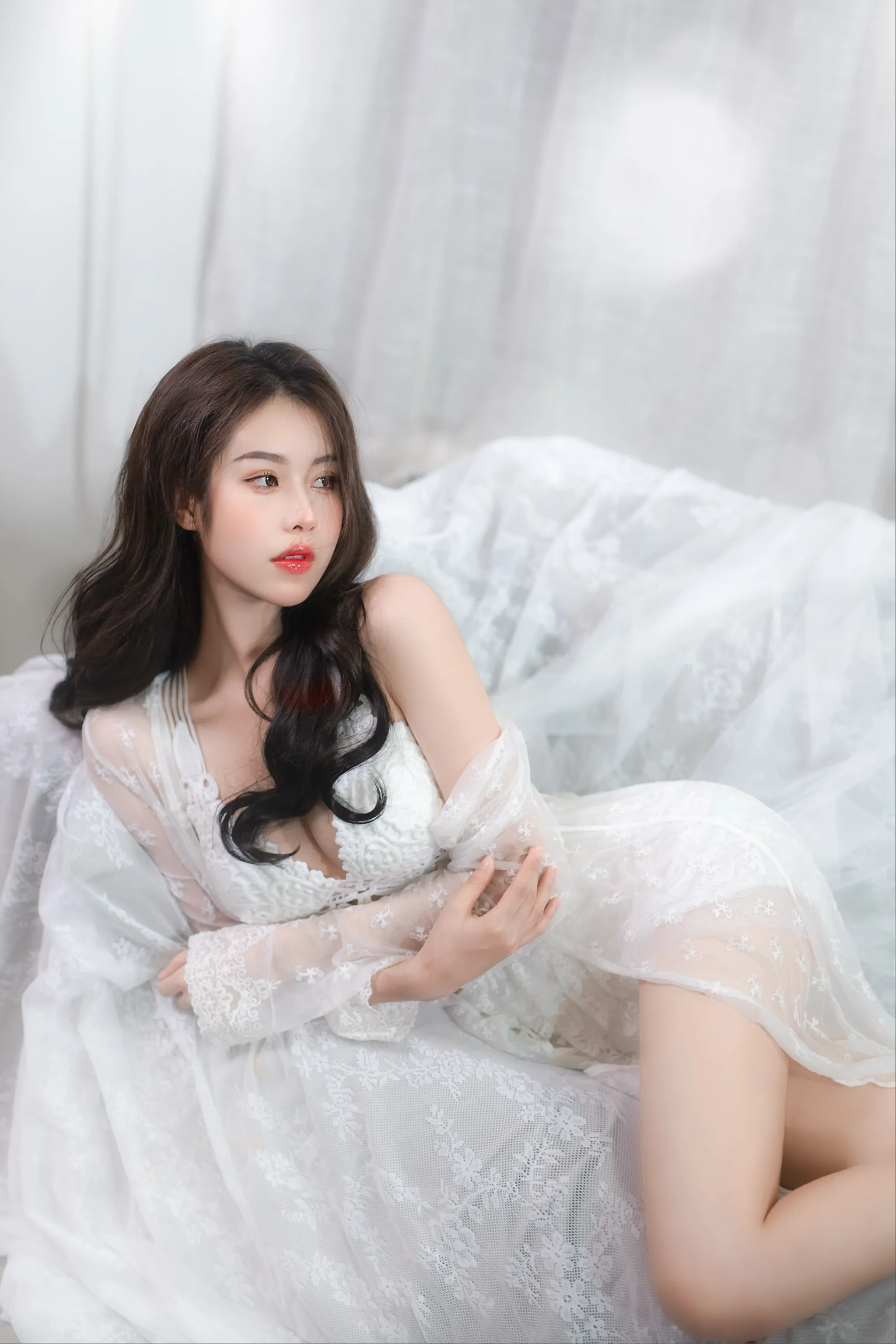 奥迪车模的纯美写真，肤白貌美大长腿[偷笑][偷笑][偷笑]