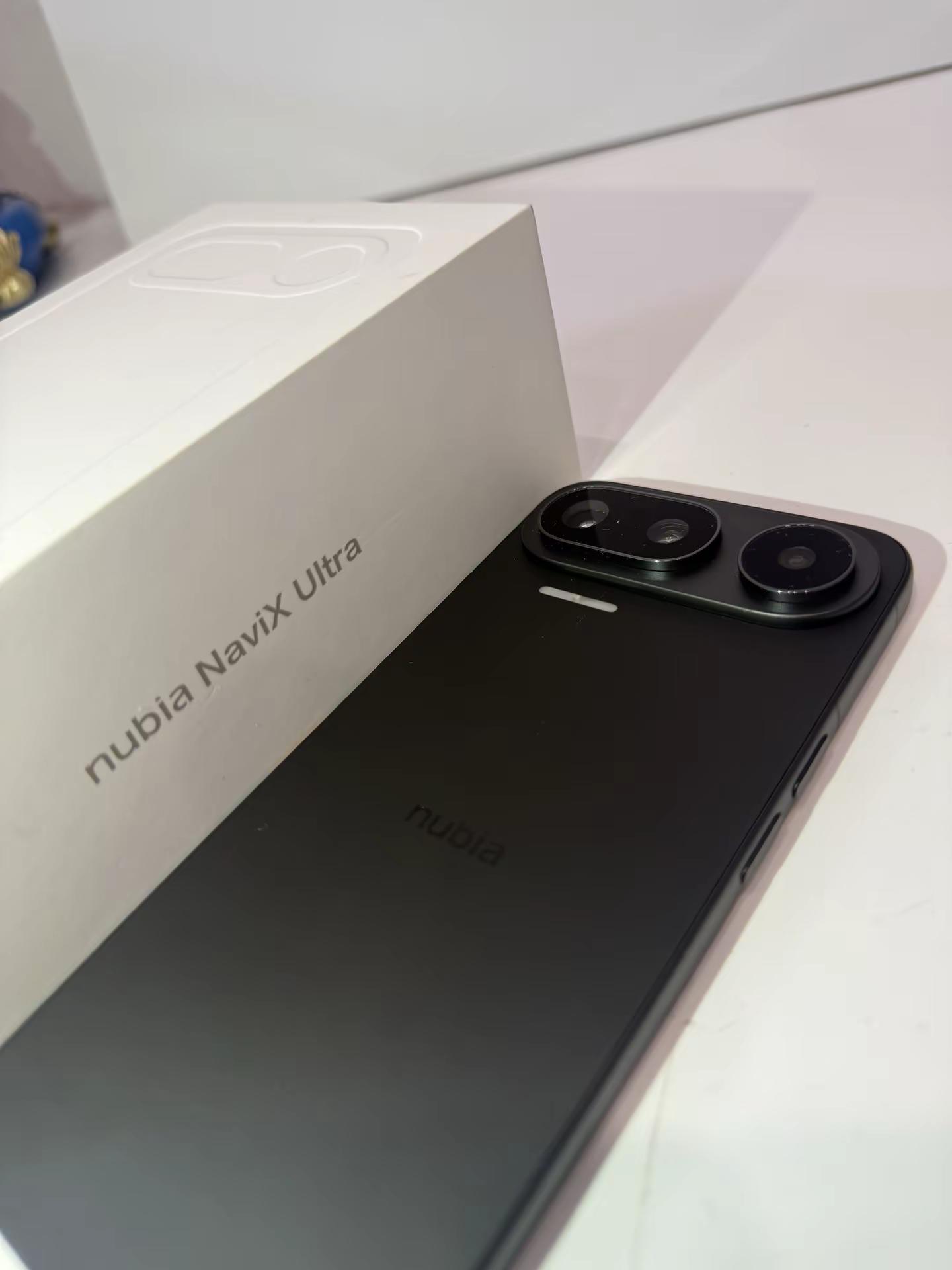 这几乎是努比亚最完美的一代手机，兼顾轻薄电池依旧不缩水努比亚中兴努比亚NaviX Ultra