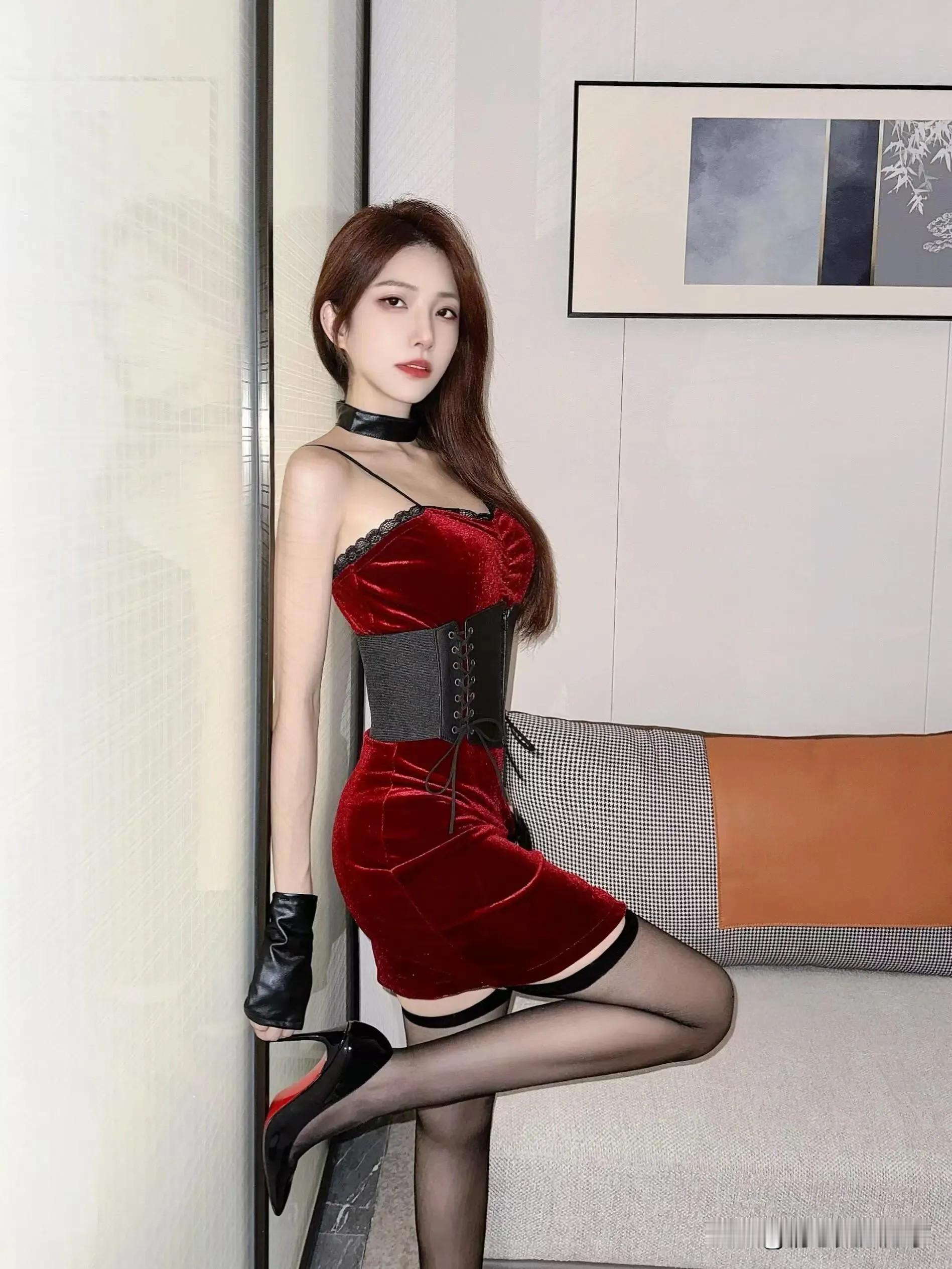 复古红裙，性感撩人，拍照姿势满分！💃🌹，甜妹 甜妹 ‘