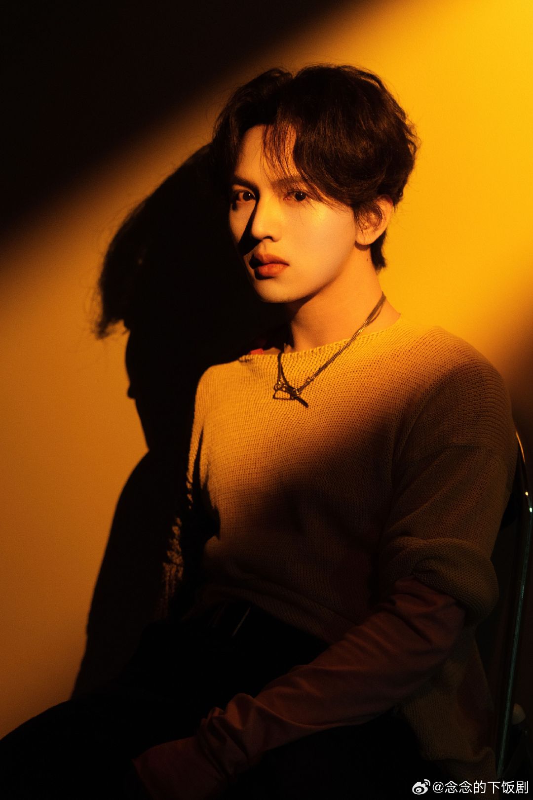 #叶润泽长文告别披哥##叶润泽 可惜#看完他写的长文心里堵得慌，拖拉机舞台的亮眼表现还记着呢，这么早就止步真的太可惜了 ​