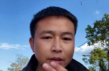 我教你们一个鉴定渣女简单的方法：两个手指拿出来放在人中这里这个位置，如...