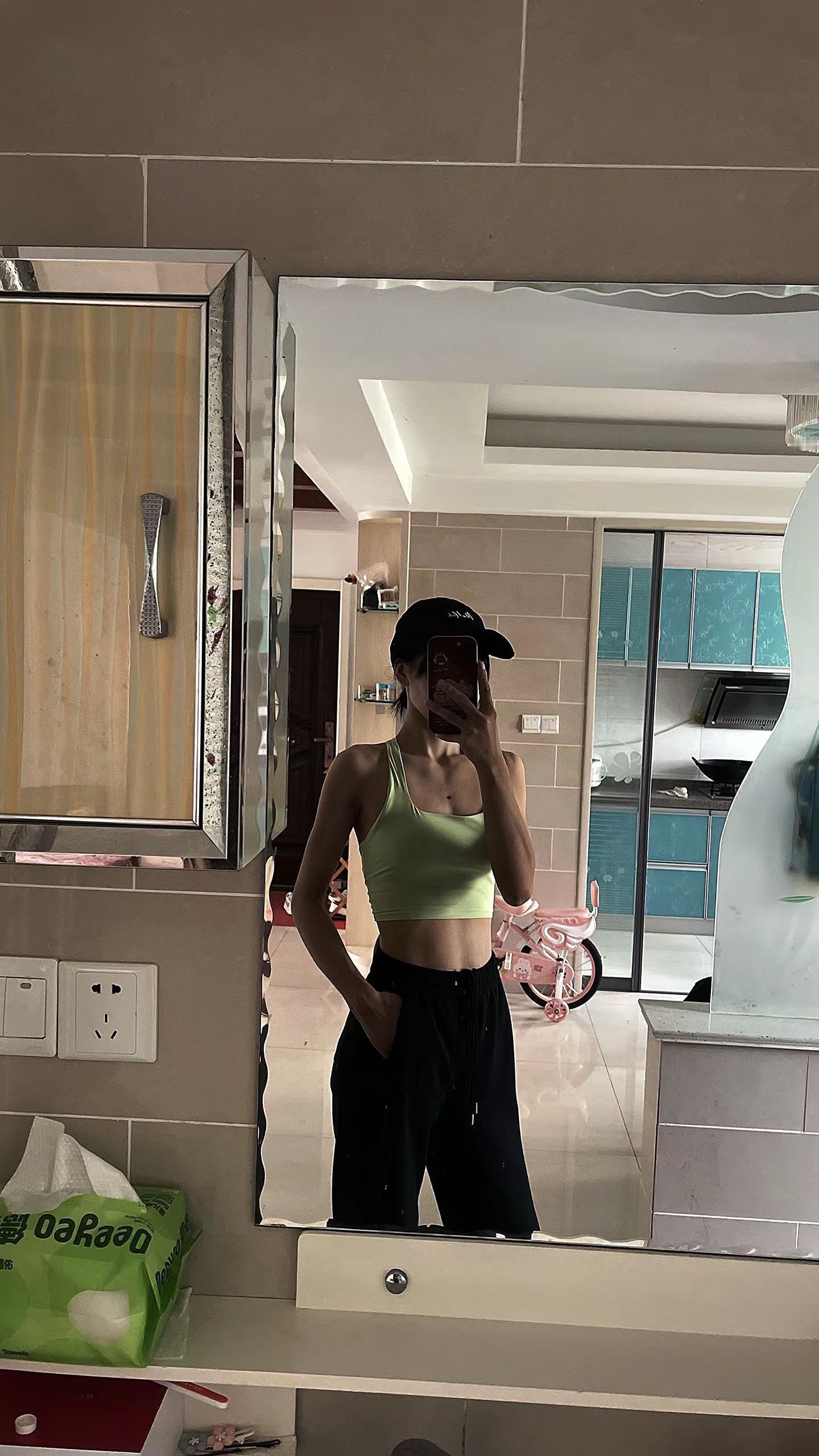 多运动，情绪稳定，只解决问题，不做无意义内耗，永远审视自己，专注提升自...