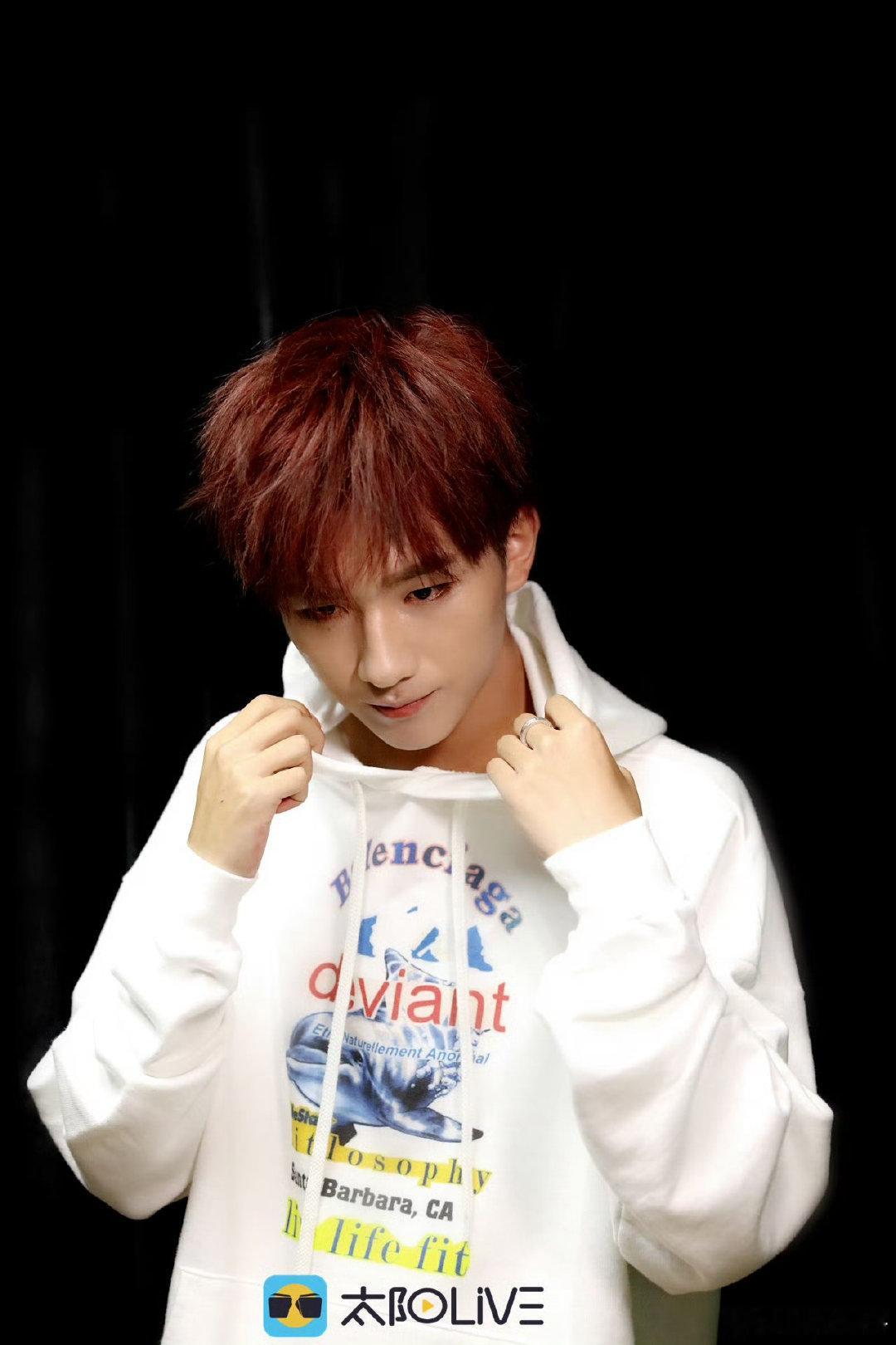 #李宏毅岐凤殷# lhy#李宏毅薛回文#
我的爱不求回报，只愿你过得幸福。即便那个给你幸福的人不是我，我依然会微笑着祝福，因为我的爱从来不是为了占有你，而是为了让你成为最好的自己。​