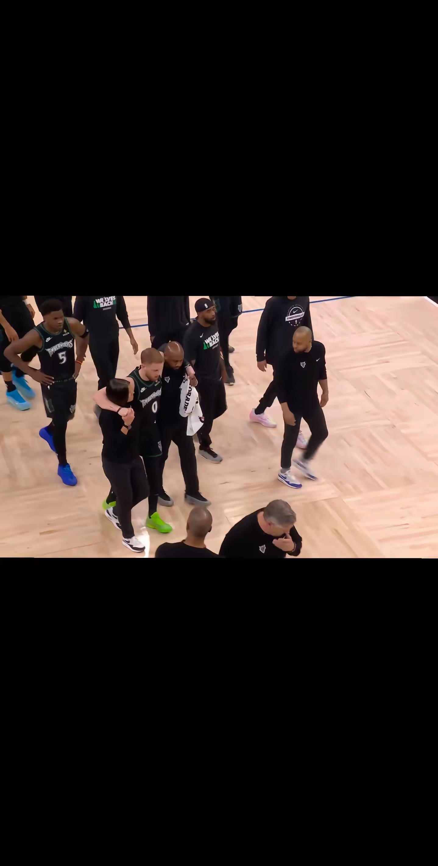 一场伤了两个主力，森林狼的命就这么不好吗