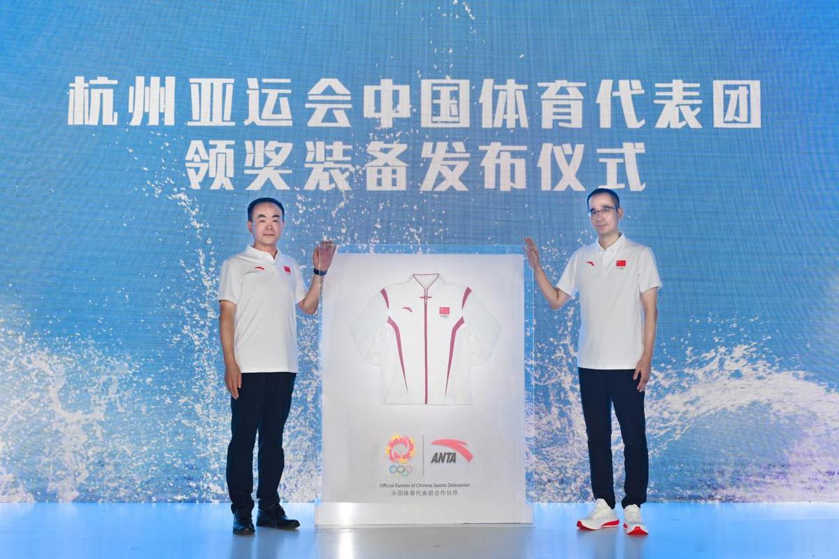 发布仪式现场，中国奥委会市场开发部部长、国家体育总局体育器材装备中心主...