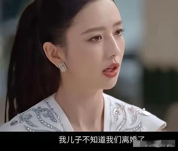 佟丽娅亲口回应，朵朵转到国际学校的原因，不是因为日后要留学，
而是因为佟丽娅陈思诚的婚姻问题。

因为朵朵到现在都还不知道佟丽娅和陈思诚离婚了，转去国际学校是想让朵朵少被打扰。

这个原因太让人吃惊了，怪不得前阵子佟丽娅和陈思诚能够一起溜娃，那么自然原来也有演从成分。

不过朵朵挺大了，也瞒不了多久