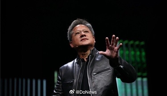 【黄仁勋：AI发展不能急刹车，但必须装“安全带”】英伟达首席执行官黄仁勋在伦敦表示，反对以“急刹车”或严厉监管来限制AI发展，应该建立“安全带”，通过更智能的安全标准、监测机制和事故防范措施约束。（财联社） ​