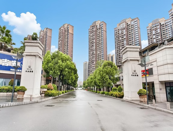 红山别墅低密洋房特卖，中间层视野开阔