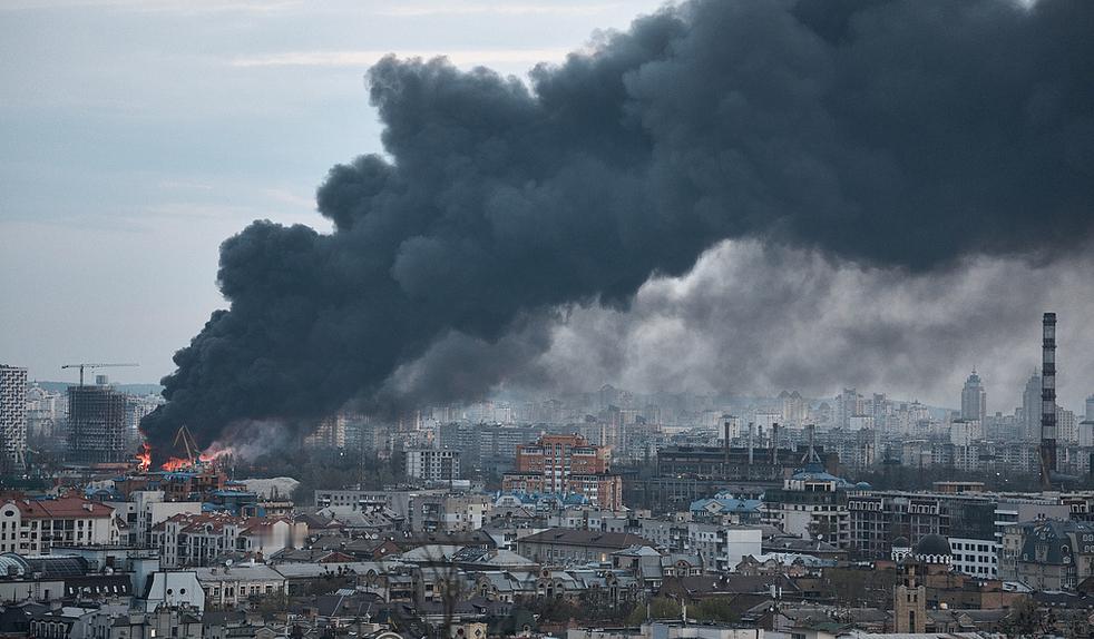 【俄国防部：使用陆基高精度武器和远程攻击型无人机，对乌多地实施集群打击】据央视新闻，当地时间9月5日，俄罗斯国防部通报，当日凌晨，俄联邦武装力量使用陆基高精度武器和远程攻击型无人机，对乌克兰第聂伯罗彼得罗夫斯克州保障军工企业所需的冶金厂、尼古拉耶夫市及尼古拉耶夫州和敖德萨州的物流中 ​