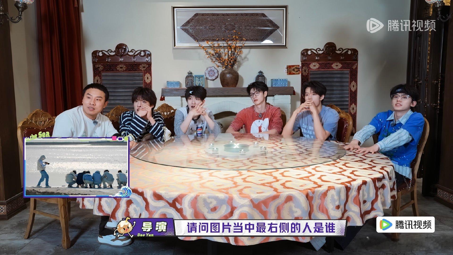 相信细心的人已经发现了一共三个房间有两个人就没分开过 ​