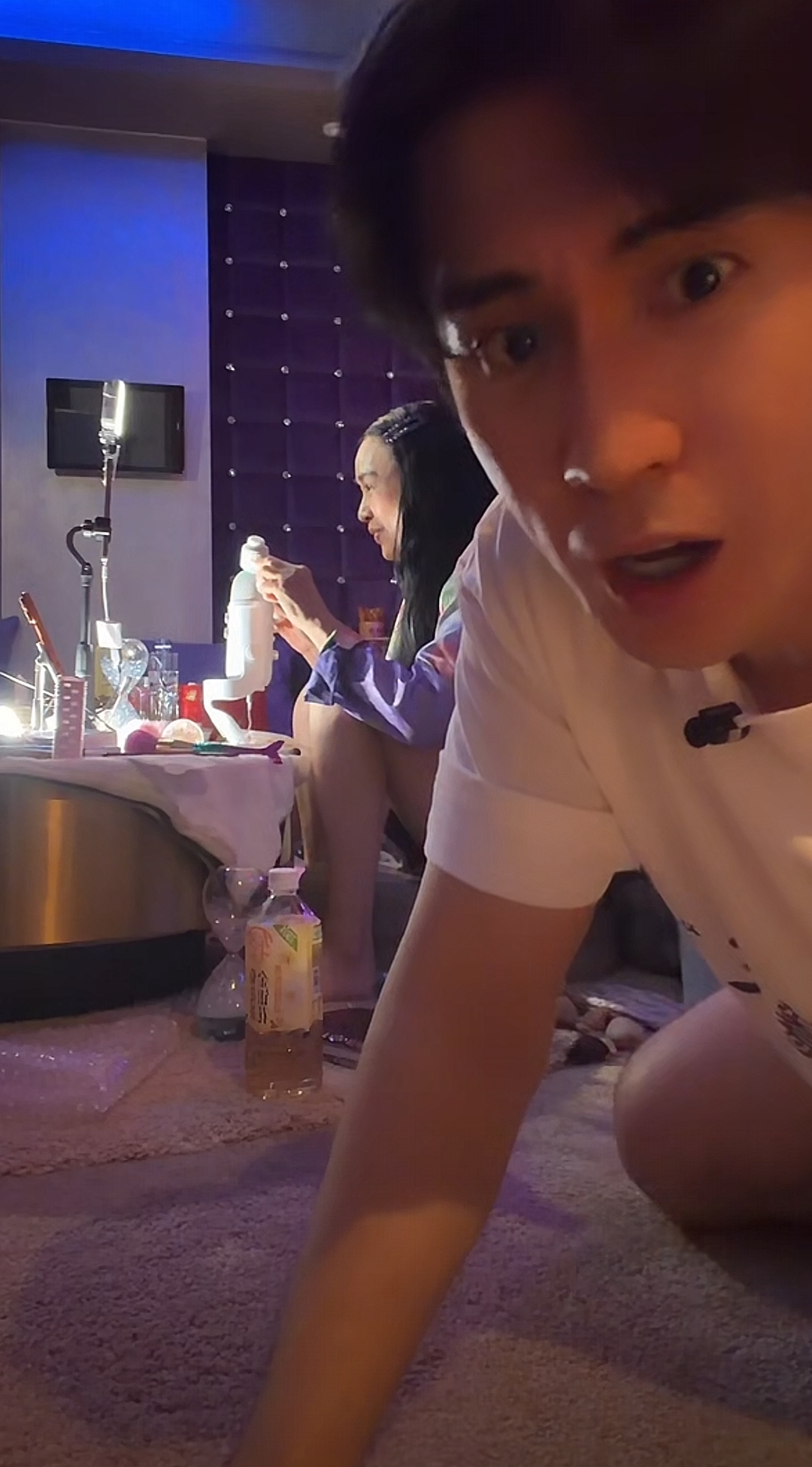 张伦硕以第三人称视角看老婆钟丽缇直播ASME，他是怎么忍住不笑的[呲牙]