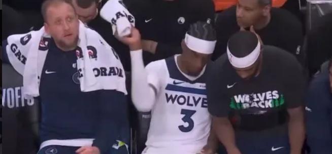 很不满意！美媒晒片段：麦丹回到替补席后向工作人员扔毛巾  NBA季后赛...