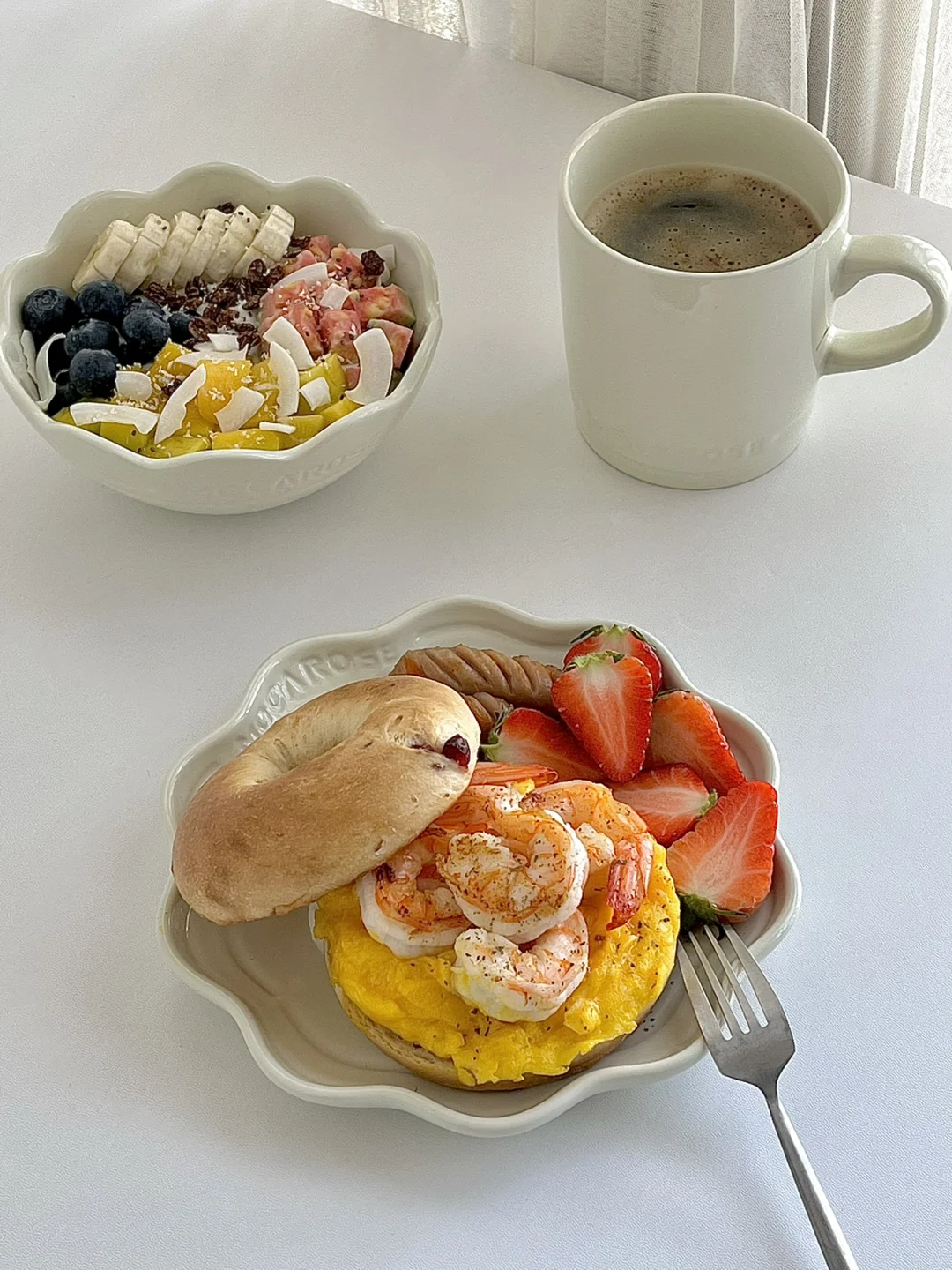 ☀️工作日早餐｜滑蛋虾仁贝果三明治&酸奶碗😋