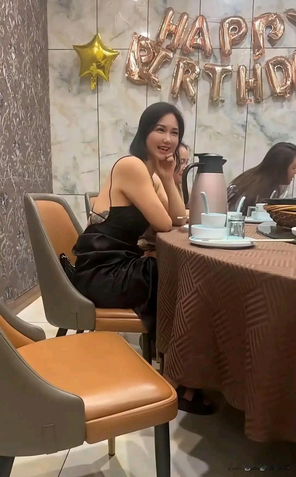 这么漂亮的美女，大家应该不会介意她的纹身吧？