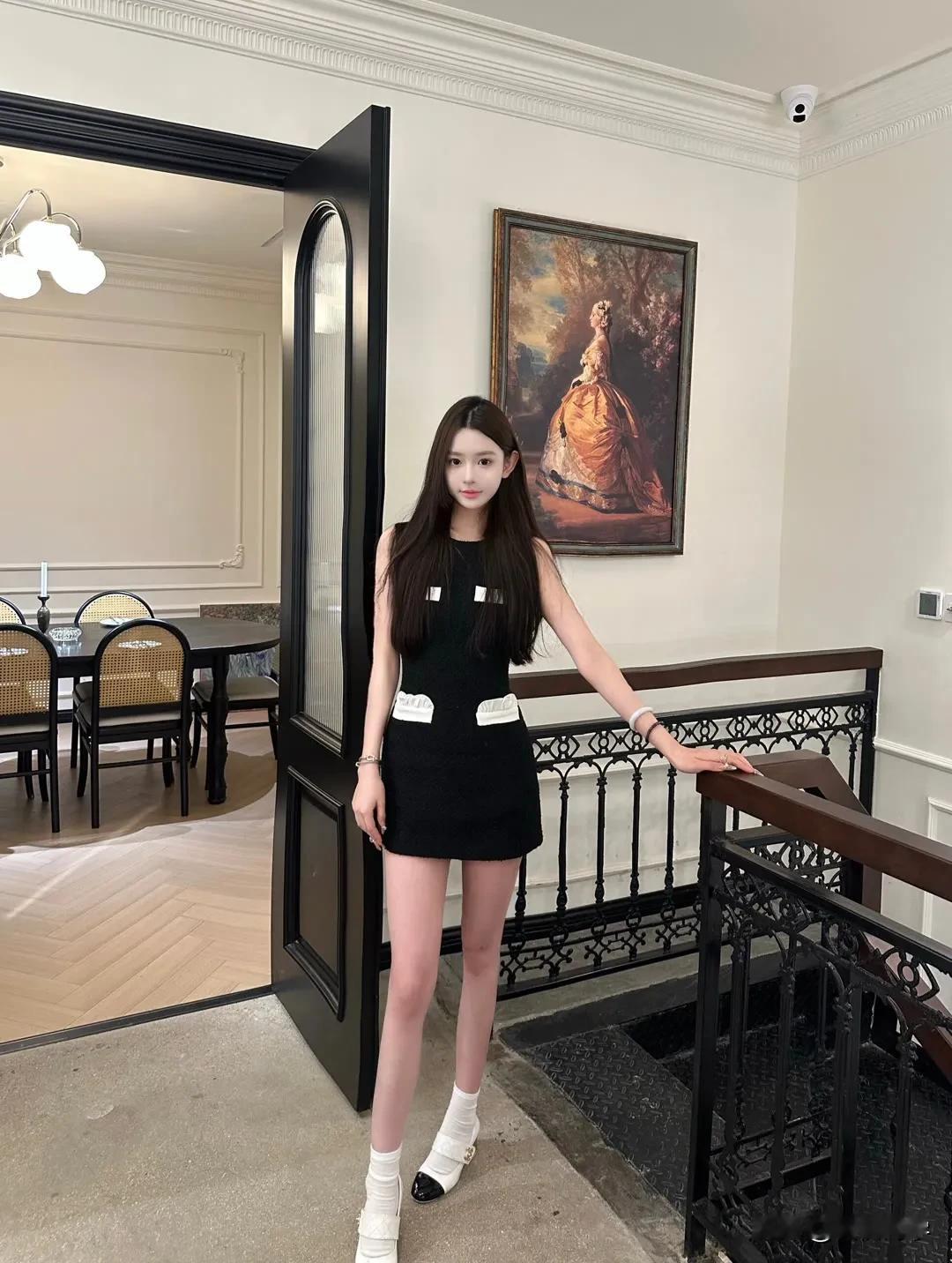 优雅黑裙，法式风情，复古优雅。＃😜