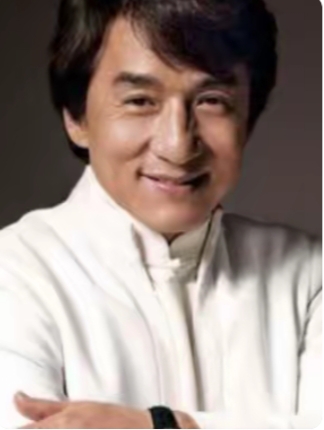 已经七十一岁的成龙又冲上热搜了，这次可不是什么花边八卦，看完反倒让人挺感慨的。他面对镜头大大方方，坦白自己患有ADHD，这份坦荡，说实话挺让人意外。
 
在大家印象里，成龙一直精力满满，拍戏拼命，跑活动做宣传永远风风火火，好像身上永远有用不完的劲头。谁能想到，这么多年他其实一直被这个问题困扰。平日里